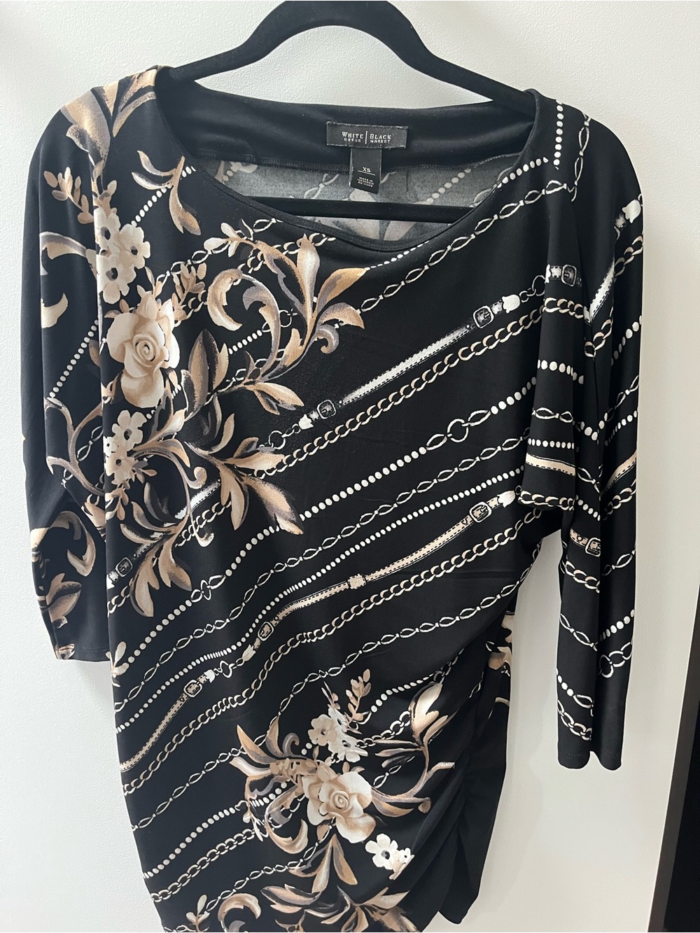 White House Black Market Black Floral & Chain-Print Ruched Top